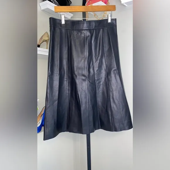 SIGNATURE PLEATED LEATHER SKIRT