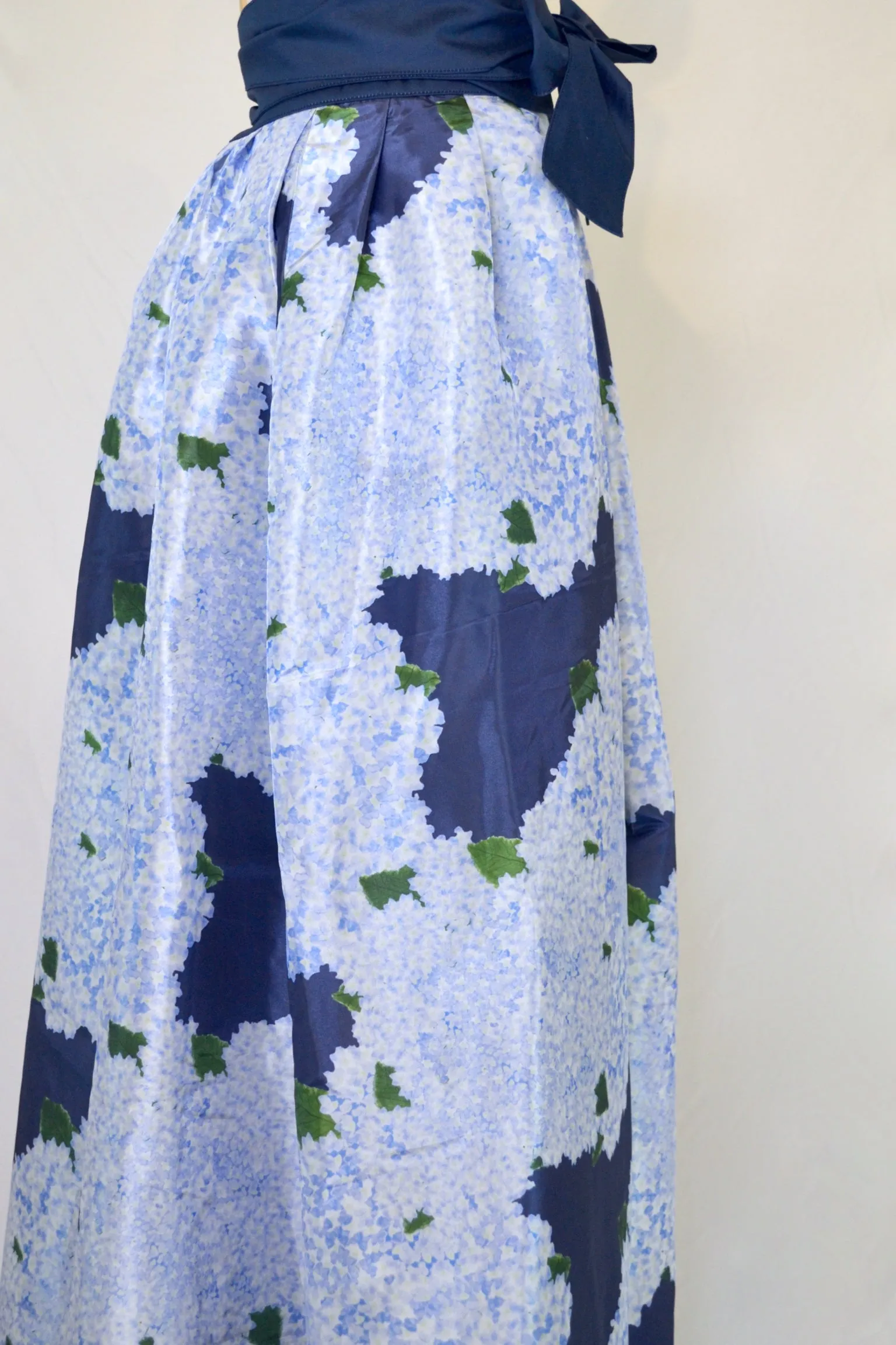 Taffeta Overskirt in Hydrangea on Navy