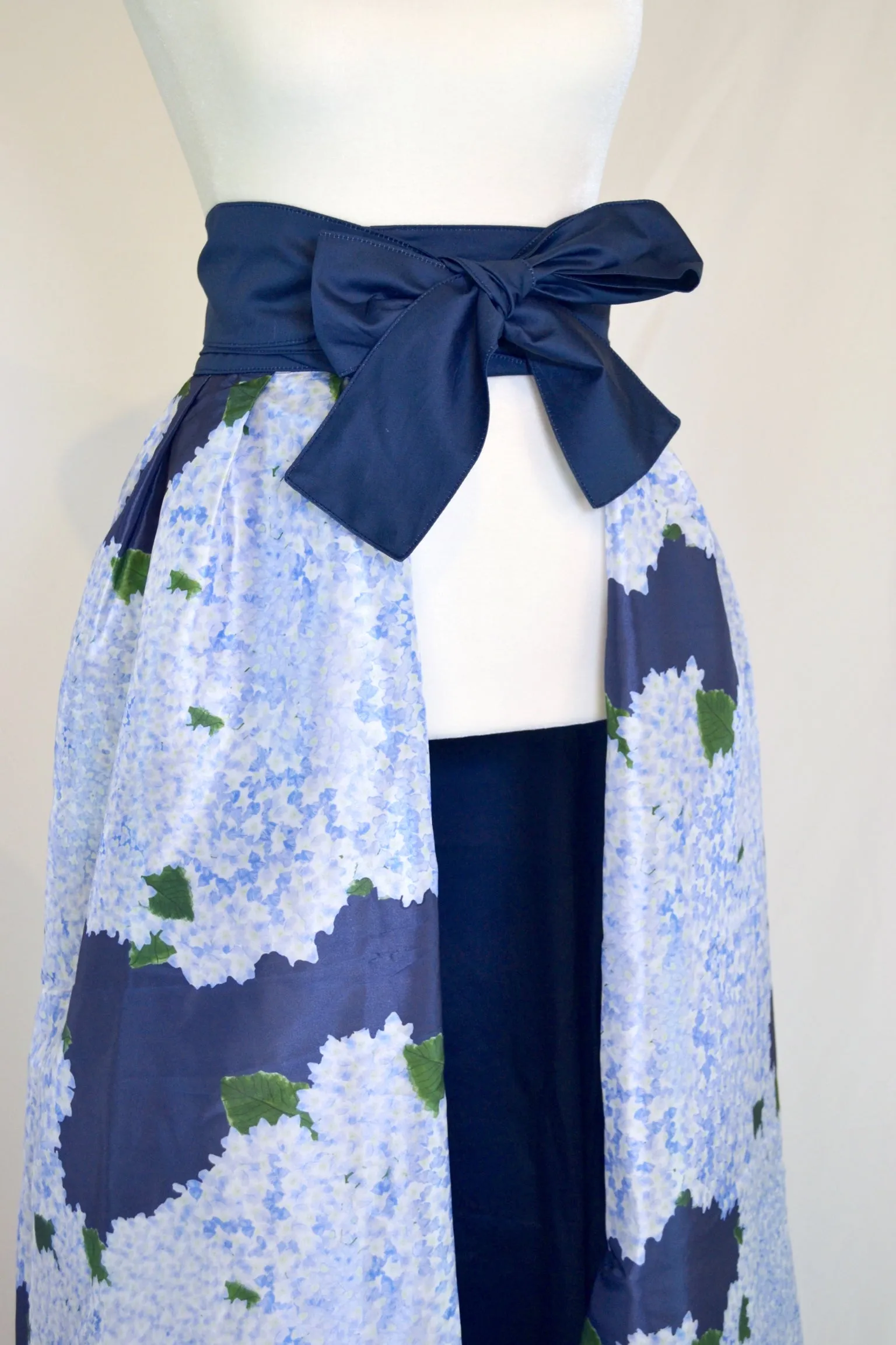 Taffeta Overskirt in Hydrangea on Navy