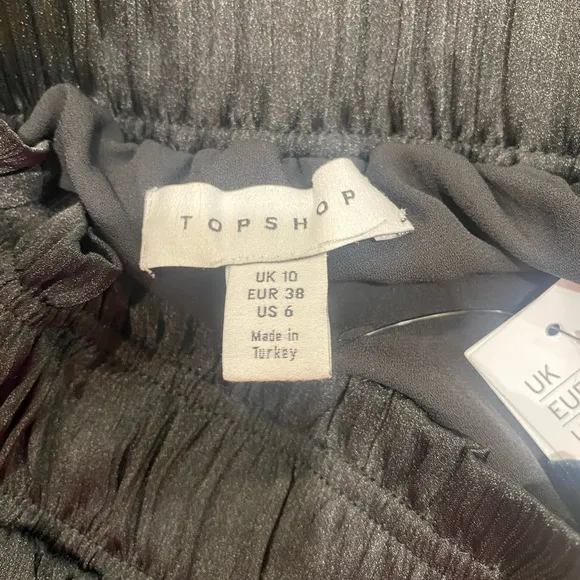 TOPSHOP lined loosely pleated skirt 🖤shown with  sweater ( not included)