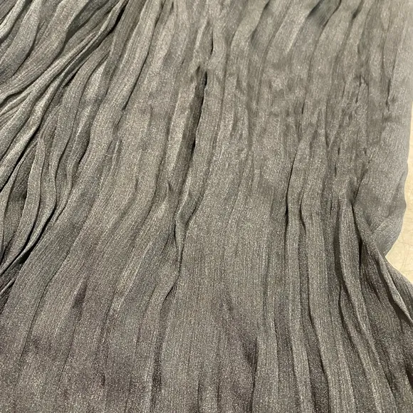 TOPSHOP lined loosely pleated skirt 🖤shown with  sweater ( not included)