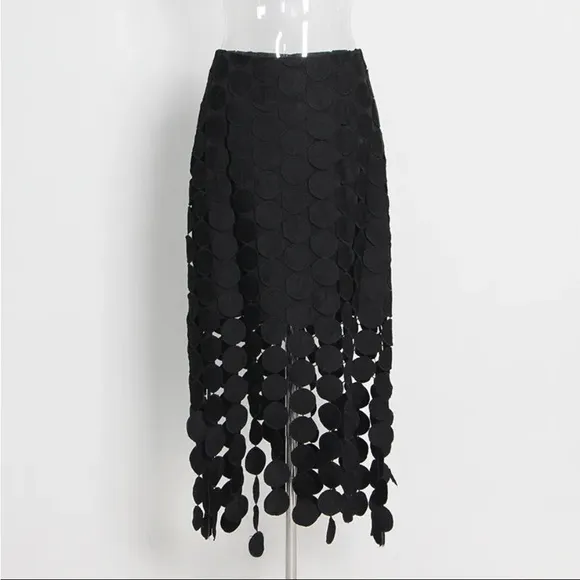 Twotwinstyle size 10 black  hollowed out fringe skirt black disc like fringe