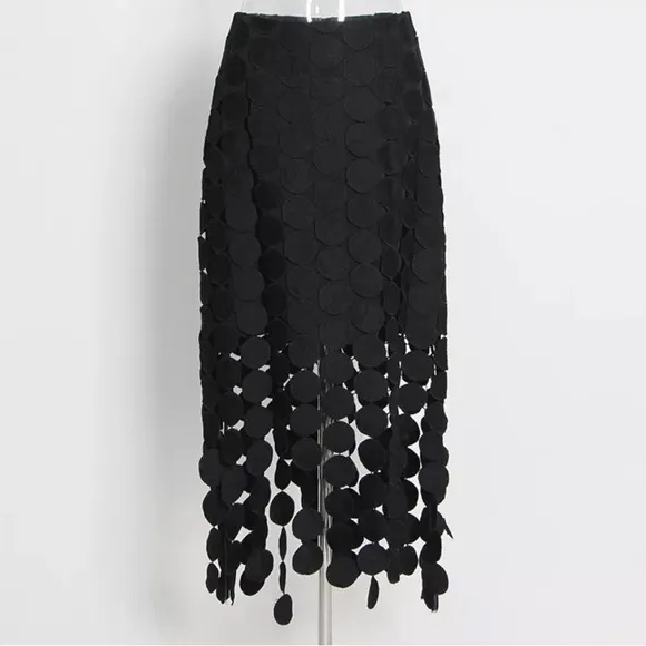 Twotwinstyle size 10 black  hollowed out fringe skirt black disc like fringe