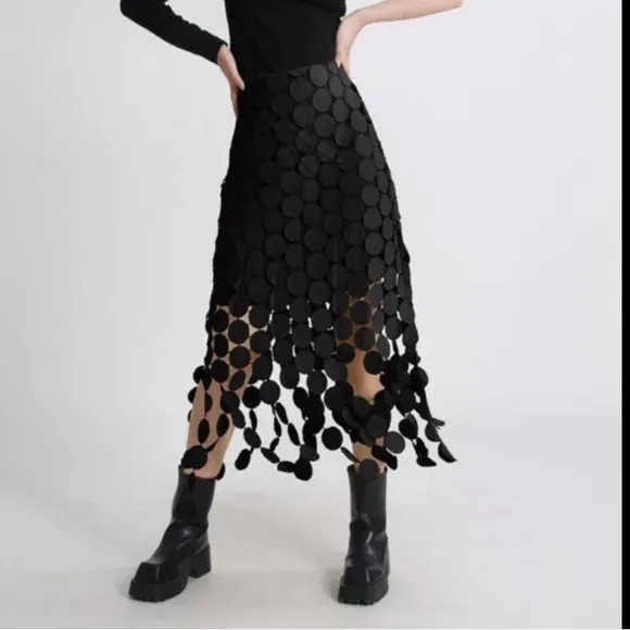 Twotwinstyle size 10 black  hollowed out fringe skirt black disc like fringe