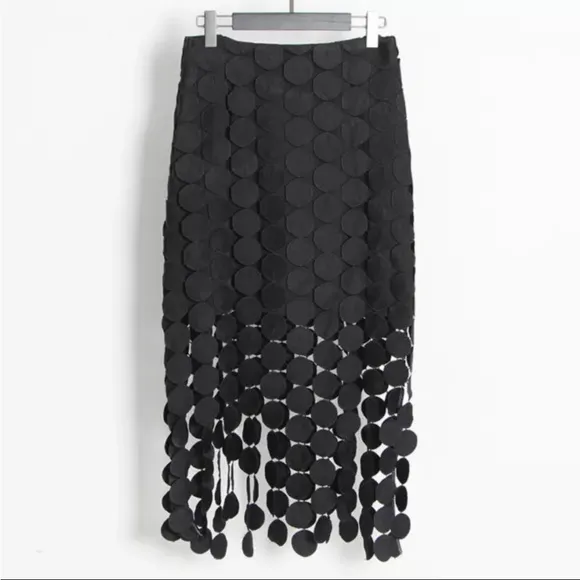 Twotwinstyle size 10 black  hollowed out fringe skirt black disc like fringe