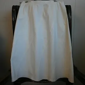 Veeko cream A-line skirt NWT size 38