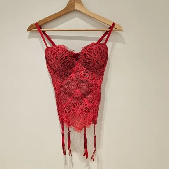 Victoria’s Secret Red Corset Lace Bustier Top 34C