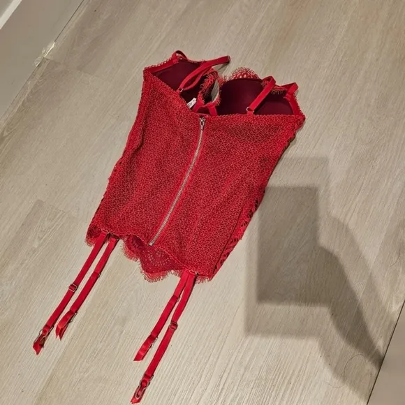 Victoria’s Secret Red Corset Lace Bustier Top 34C