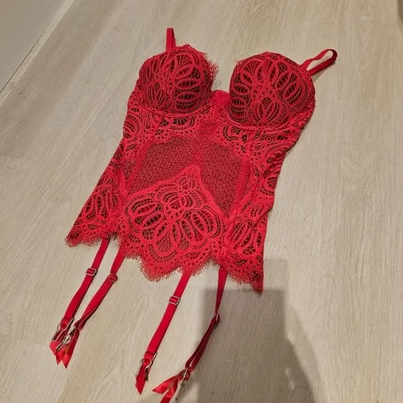 Victoria’s Secret Red Corset Lace Bustier Top 34C