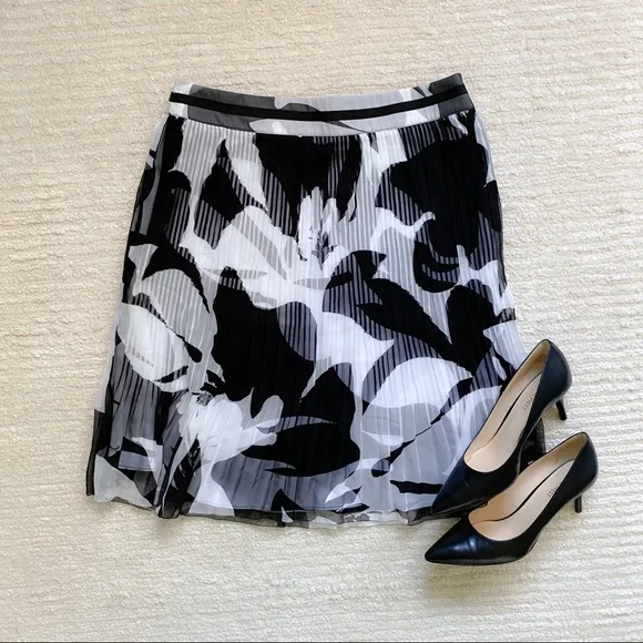 WHBM black and white A-line skirt