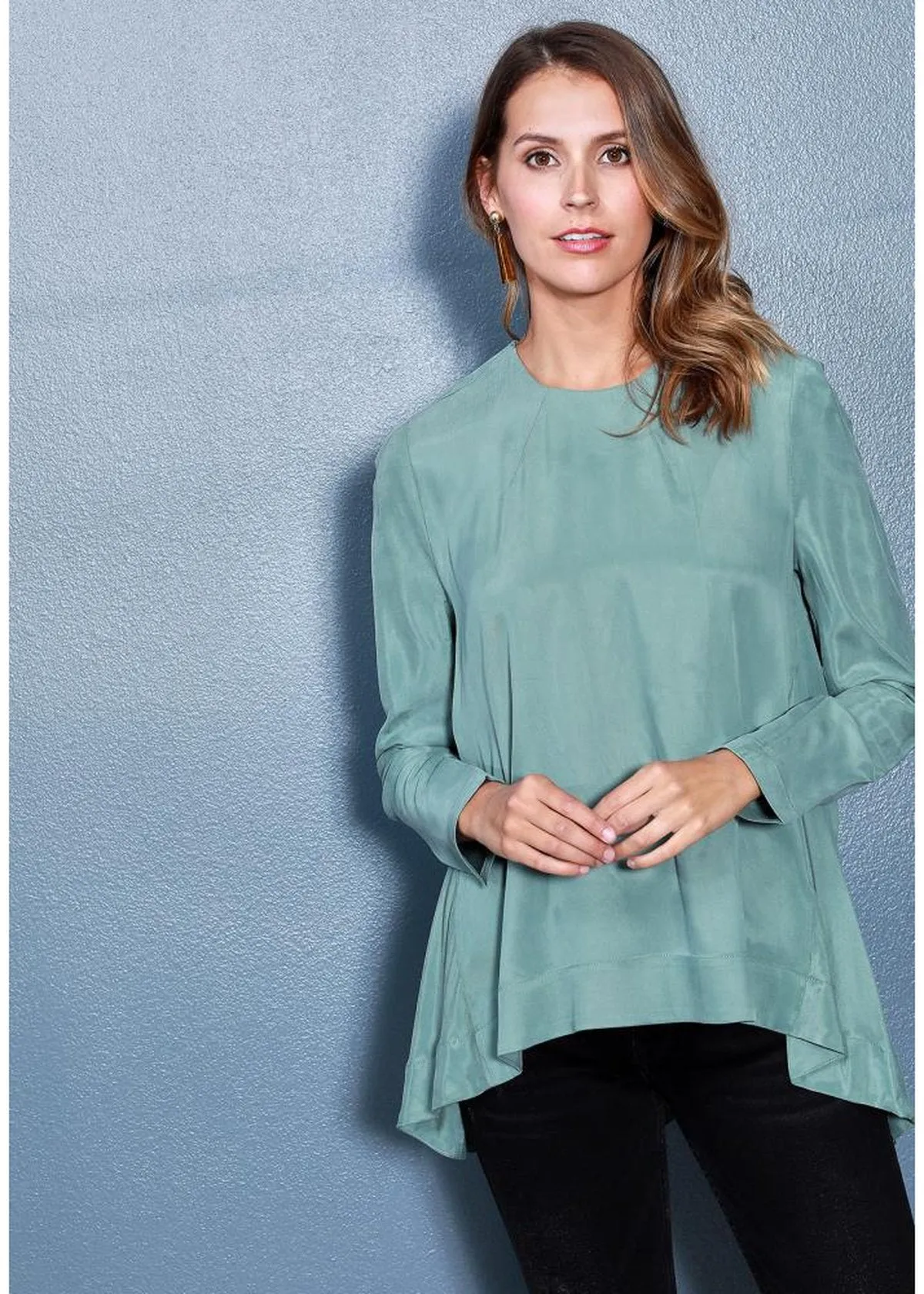 Women's Crewneck Hi-Lo Flared Hem Top