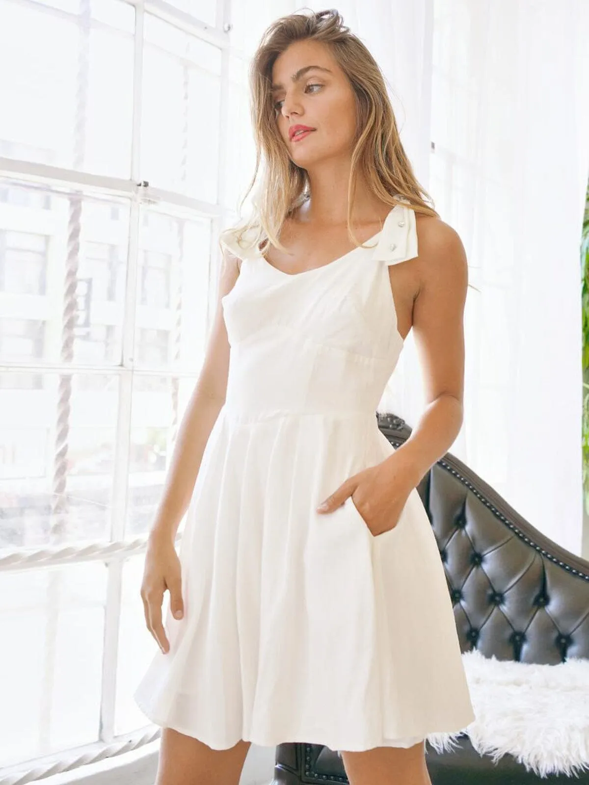 WOMEN'S SLEEVELESS ADJUSTABLE STRAPS POCKETS FIT & FLARE MINI DRESS